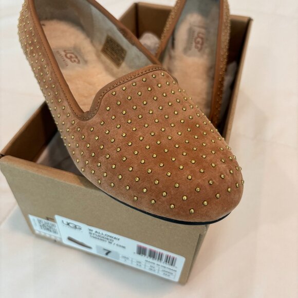 UGG WOMEN'S SIZE 7 W ALLOWAY STUDDED FLAT - Picture 1 of 1